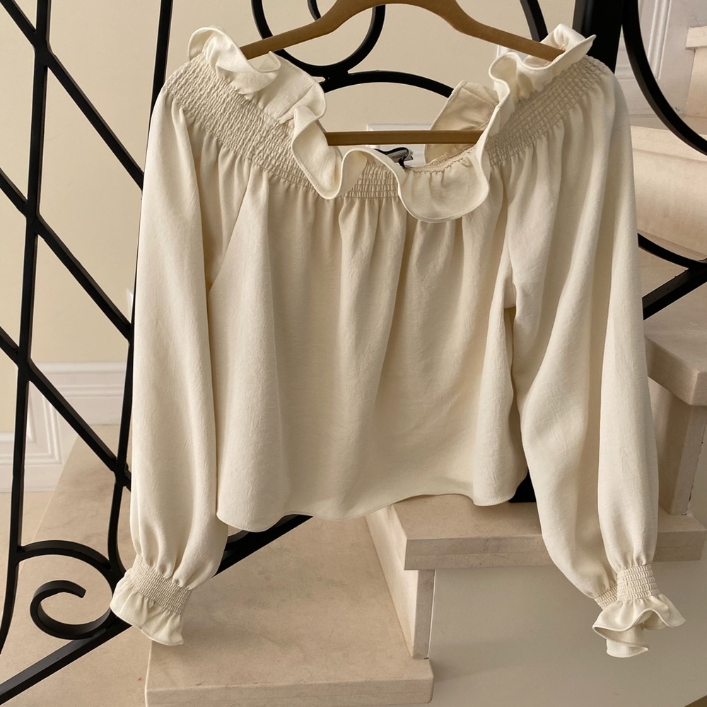 Diane Von Furstenberg off shoulder top - M